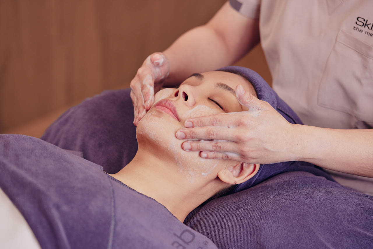 Cleansing step before a pigmentation treatment