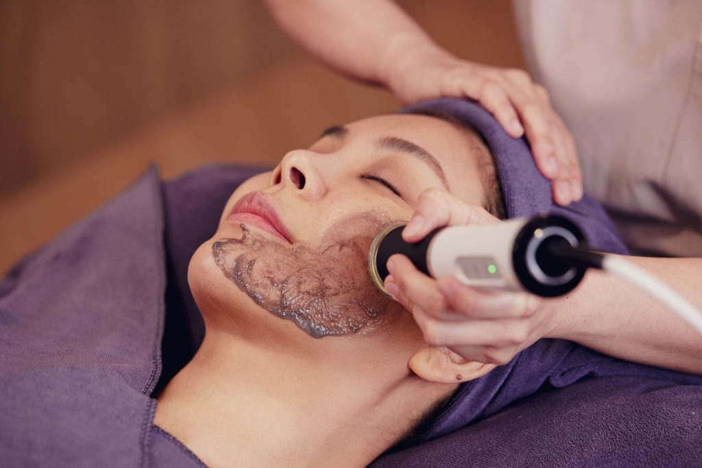 Oxygeneo Carbon Intense Facial