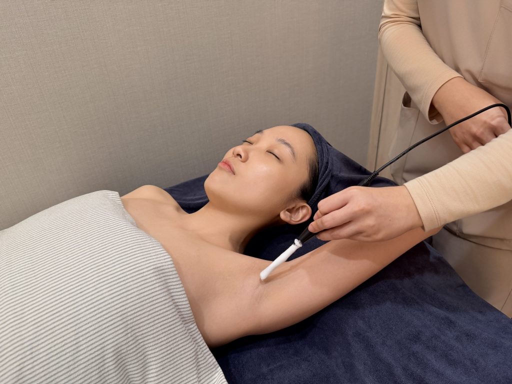 Glycolic Peel + Ionto Brightening Underarm Treatment